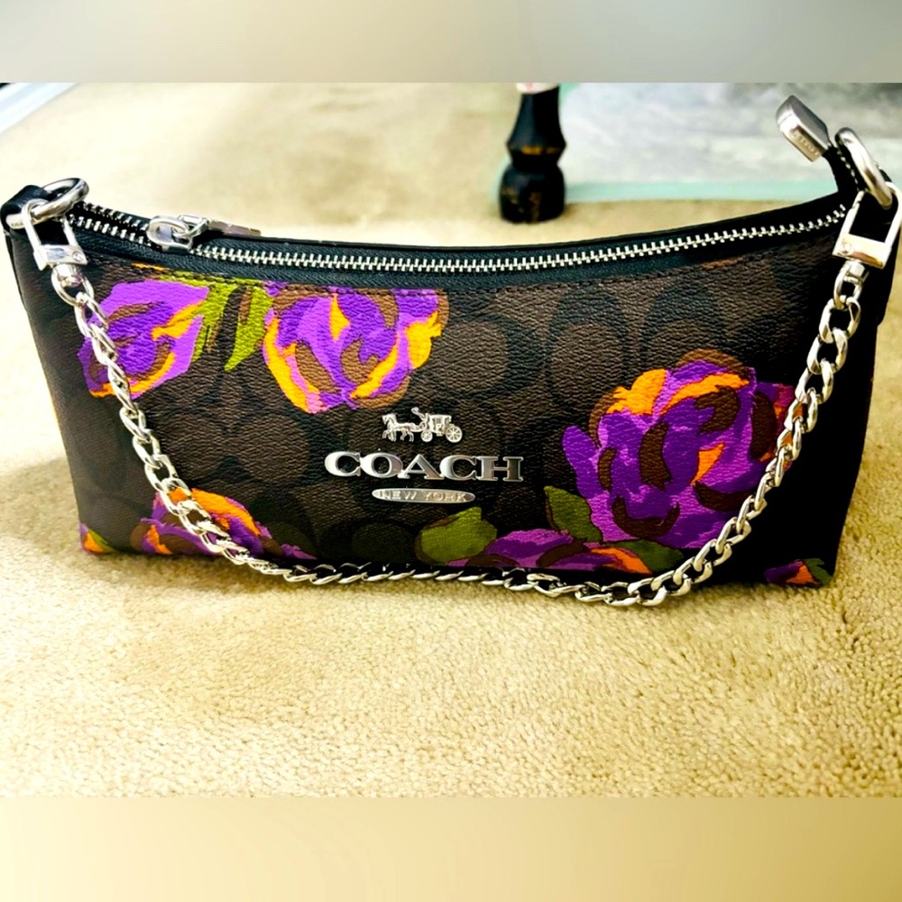 Charlotte Shoulder Bag Signature Canvas & Rose Print COACH Chain & Leather
Strap